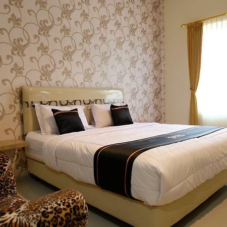 Oyo 1616 Hotel Central City 2 Tanjung Pandan Esterno foto