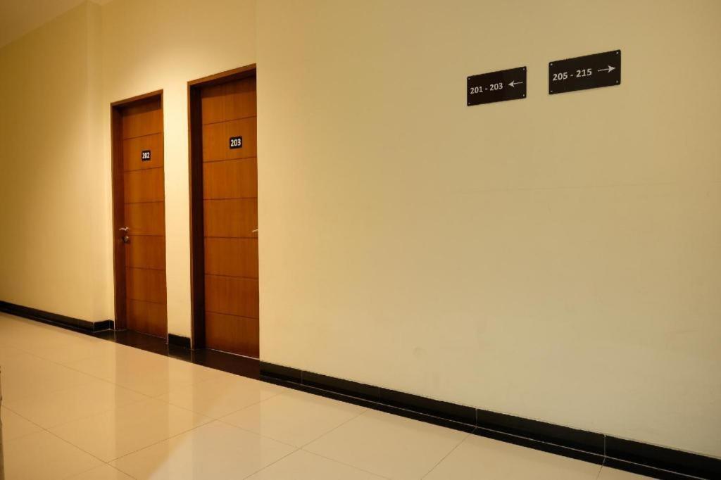 Oyo 1616 Hotel Central City 2 Tanjung Pandan Esterno foto