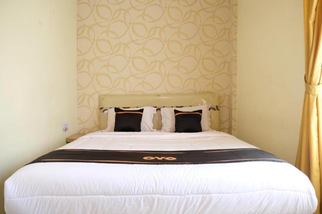 Oyo 1616 Hotel Central City 2 Tanjung Pandan Esterno foto