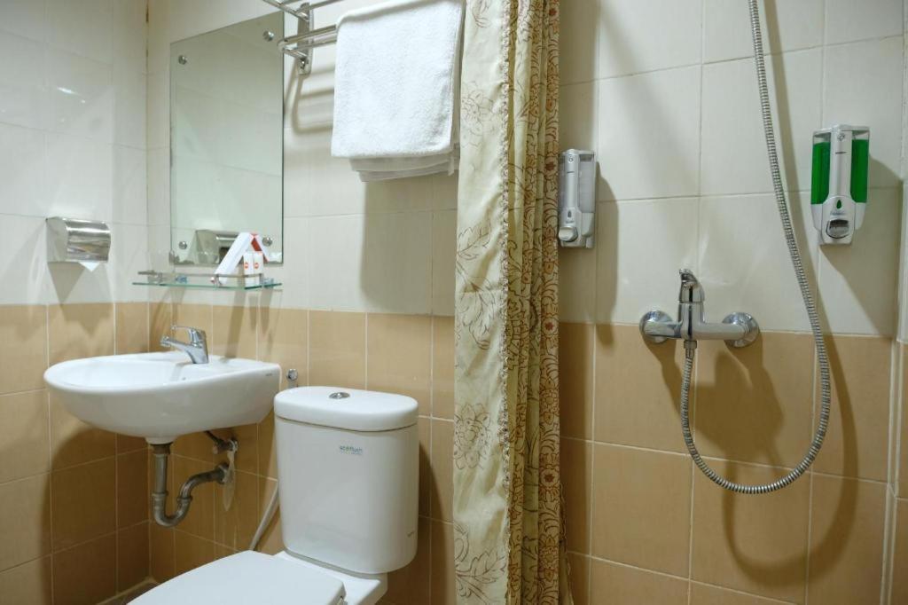 Oyo 1616 Hotel Central City 2 Tanjung Pandan Esterno foto