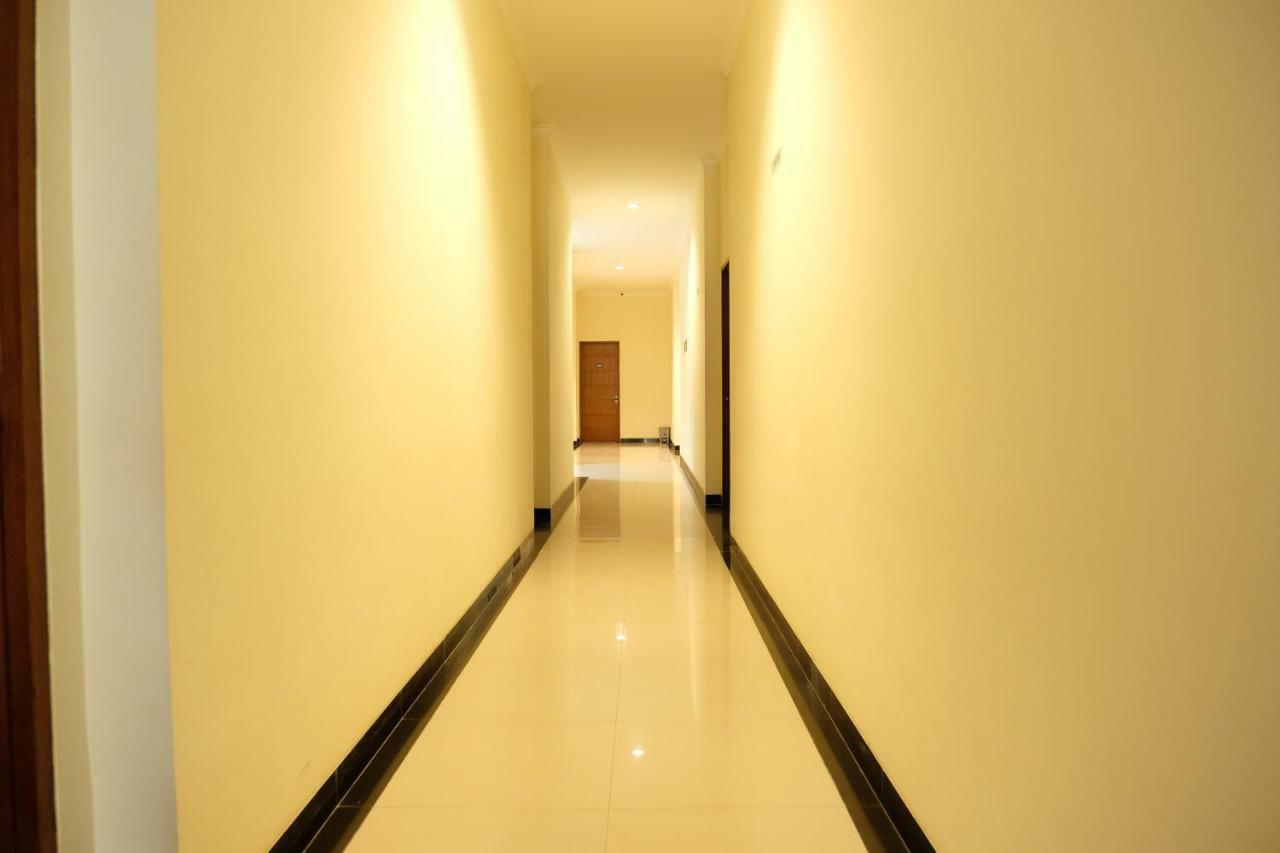 Oyo 1616 Hotel Central City 2 Tanjung Pandan Esterno foto