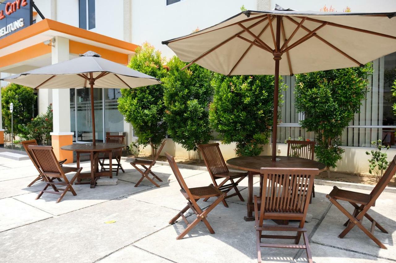 Oyo 1616 Hotel Central City 2 Tanjung Pandan Esterno foto