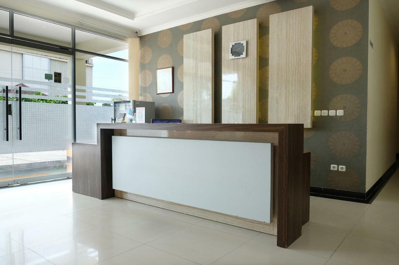 Oyo 1616 Hotel Central City 2 Tanjung Pandan Esterno foto
