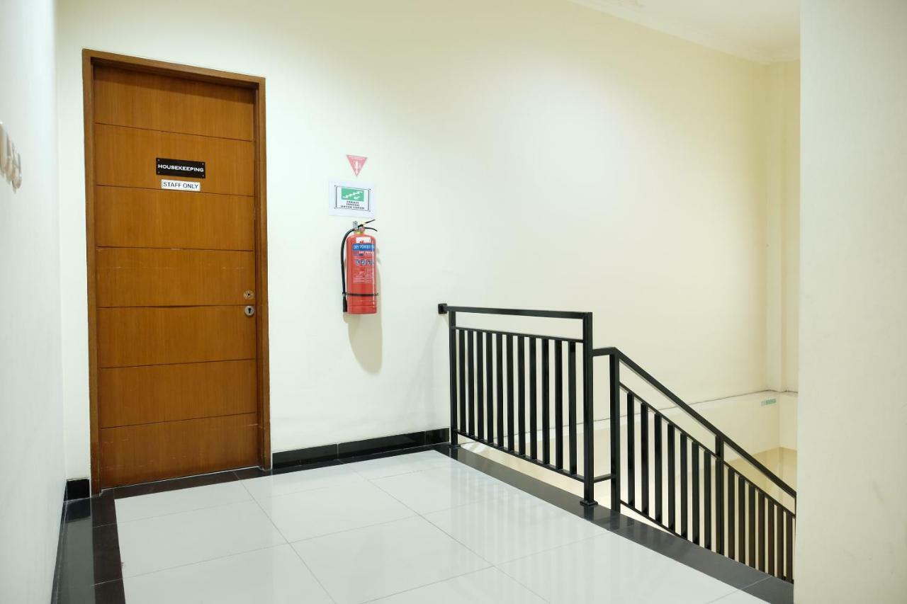 Oyo 1616 Hotel Central City 2 Tanjung Pandan Esterno foto