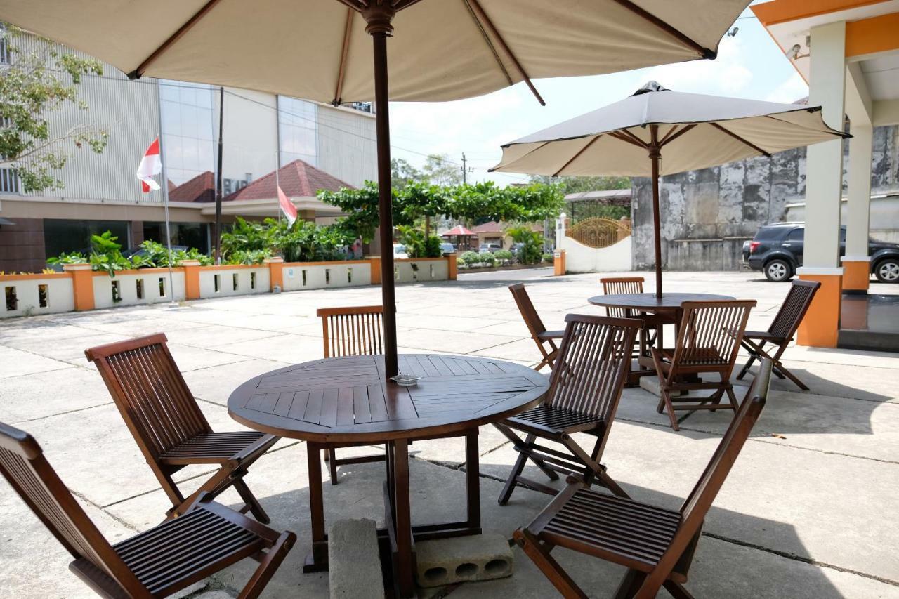 Oyo 1616 Hotel Central City 2 Tanjung Pandan Esterno foto