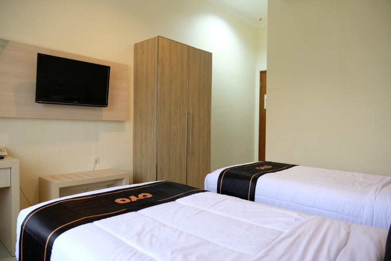 Oyo 1616 Hotel Central City 2 Tanjung Pandan Esterno foto