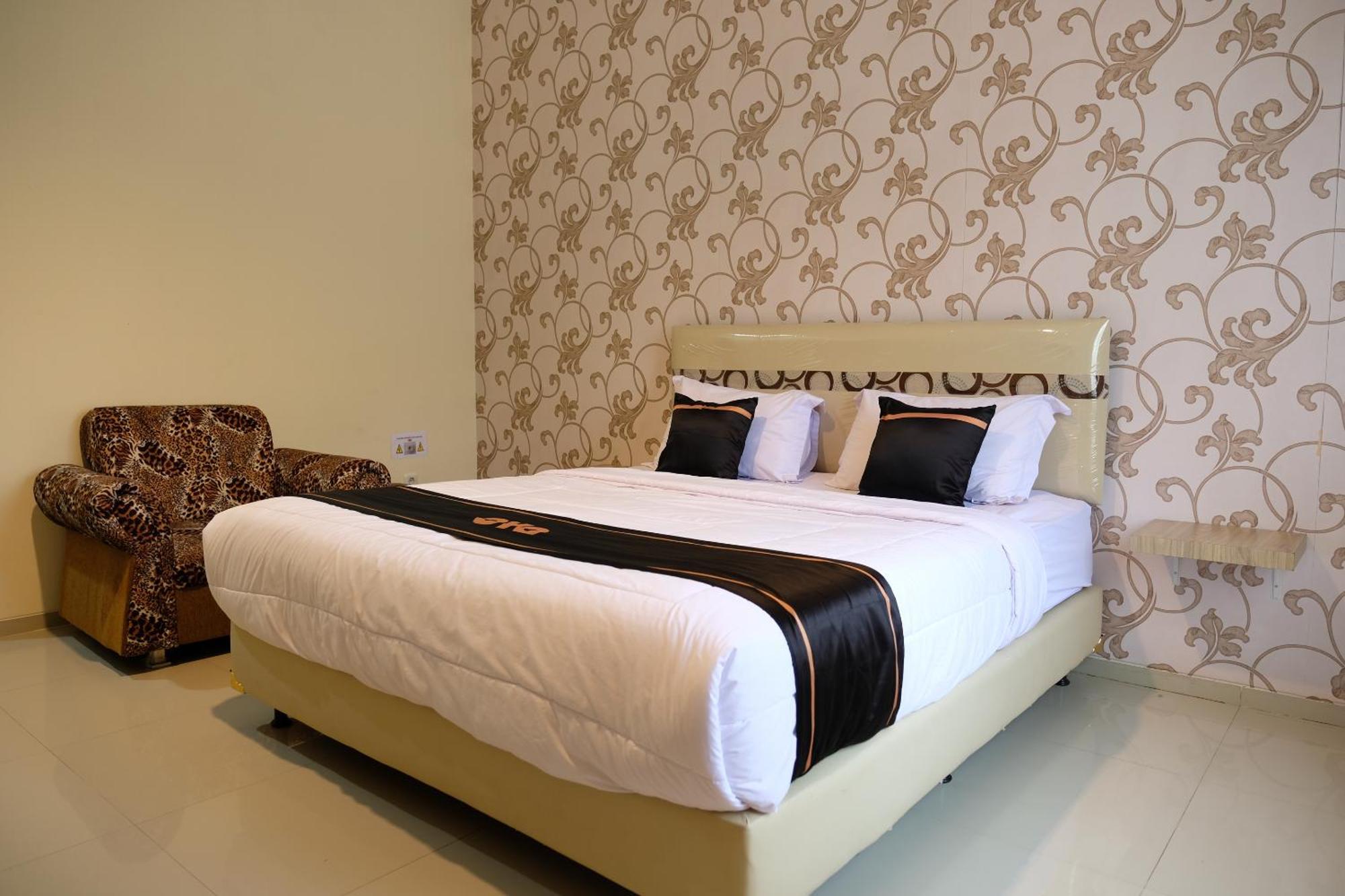 Oyo 1616 Hotel Central City 2 Tanjung Pandan Esterno foto