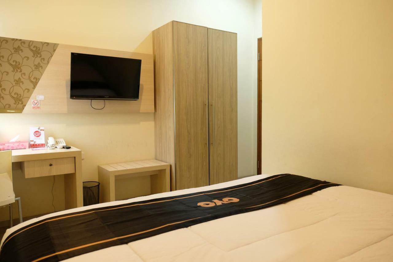 Oyo 1616 Hotel Central City 2 Tanjung Pandan Esterno foto