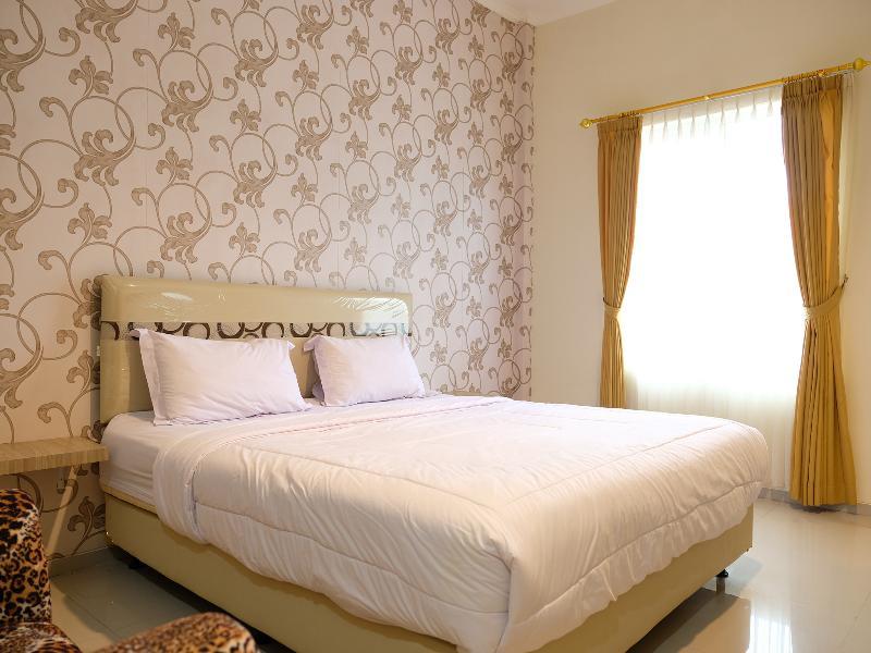 Oyo 1616 Hotel Central City 2 Tanjung Pandan Esterno foto