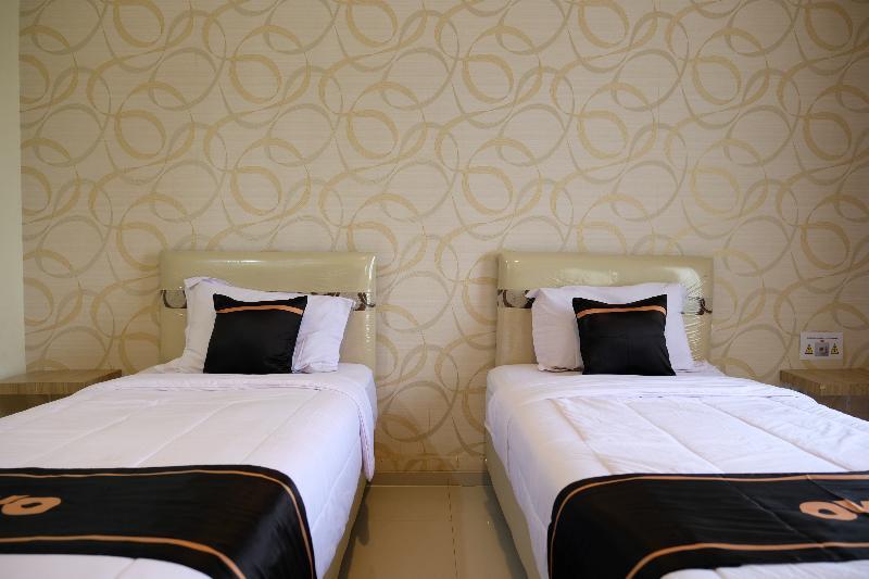 Oyo 1616 Hotel Central City 2 Tanjung Pandan Esterno foto