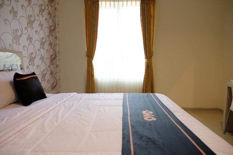 Oyo 1616 Hotel Central City 2 Tanjung Pandan Esterno foto