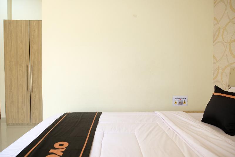 Oyo 1616 Hotel Central City 2 Tanjung Pandan Esterno foto