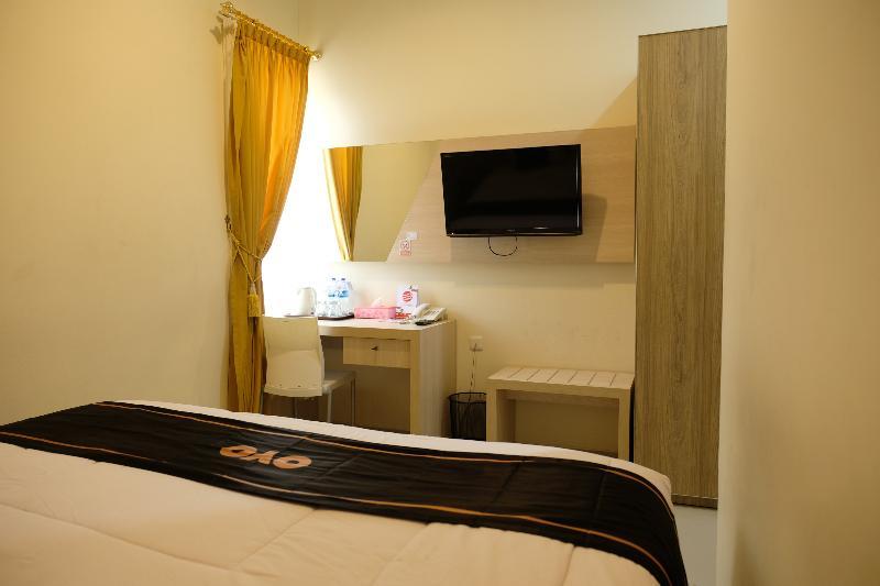 Oyo 1616 Hotel Central City 2 Tanjung Pandan Esterno foto